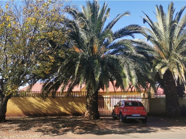 4 Bedroom House 4 Bedroom House