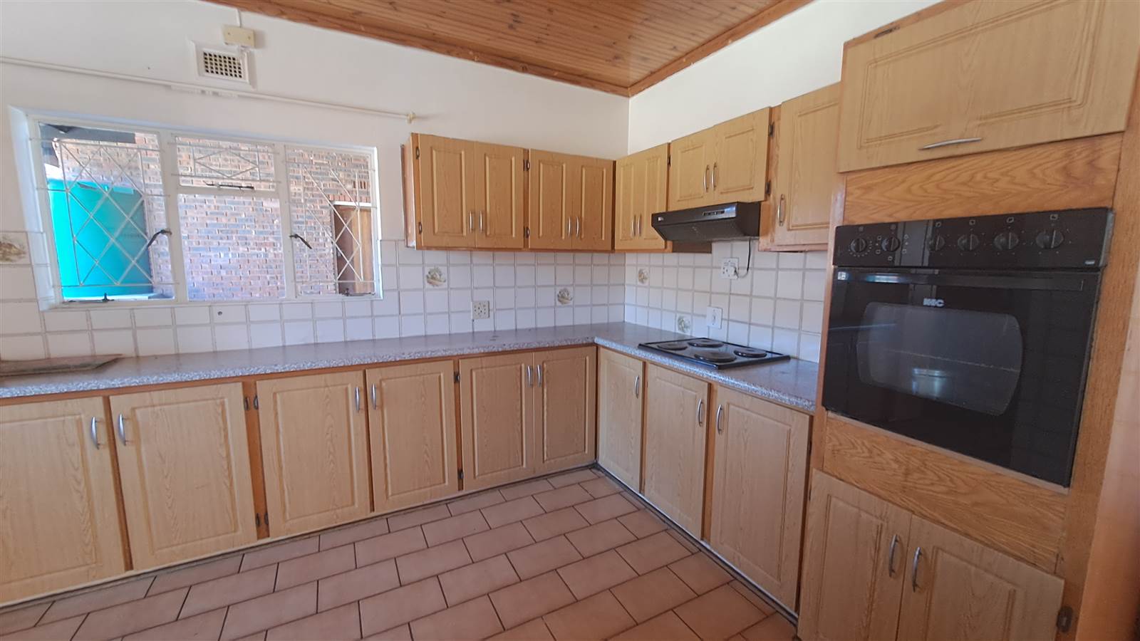 4 Bed House in Estcourt photo number 20