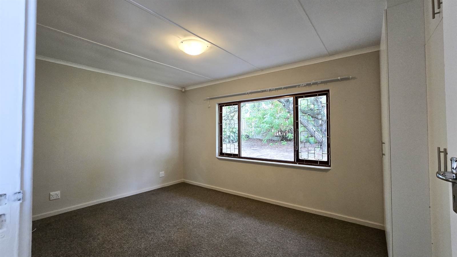 3 Bed House in Beacon Bay photo number 14