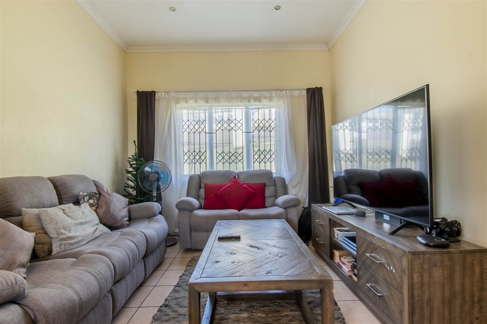 3 Bed Townhouse in Mt Edgecombe photo number 4