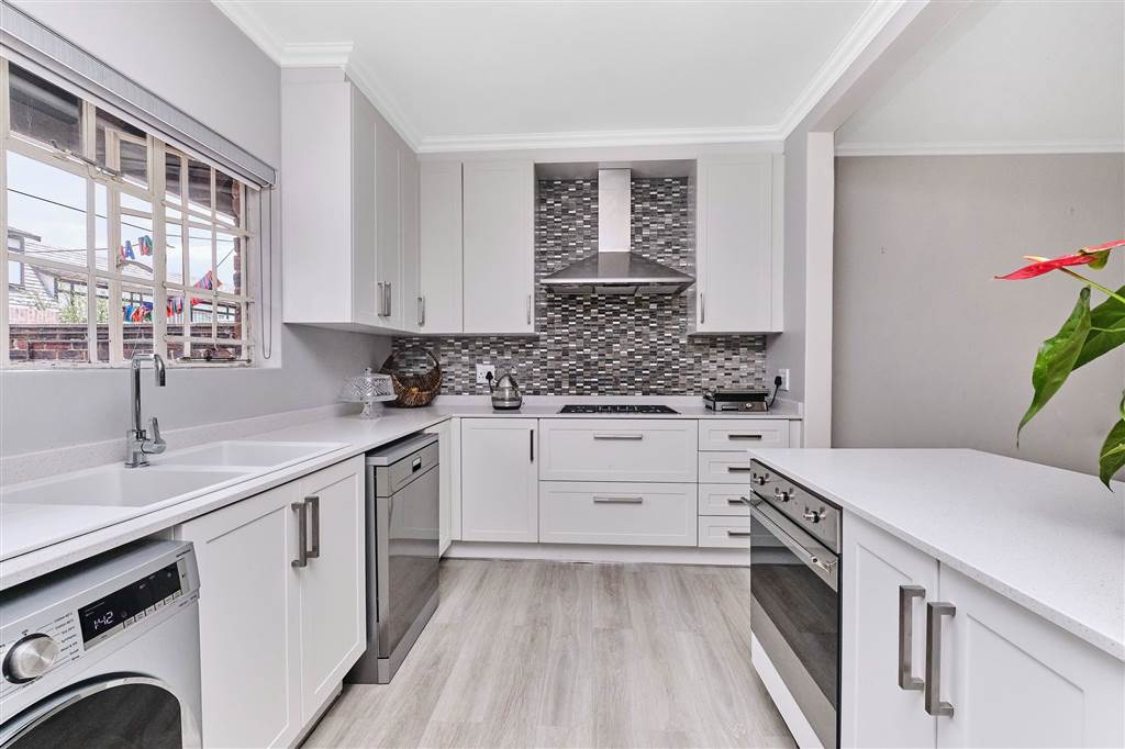 4 Bedroom Townhouse 4 Bedroom Townhouse