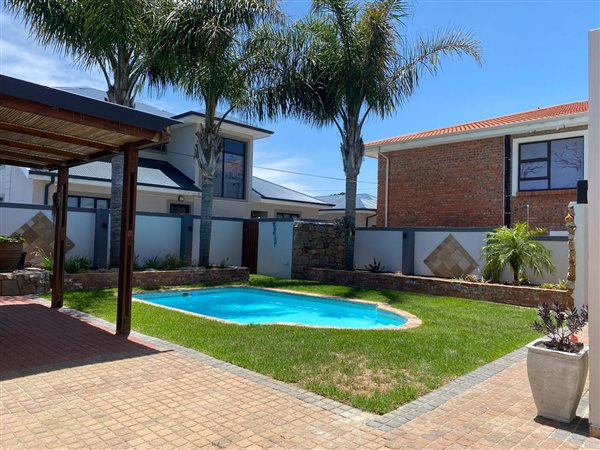 5 Bed House in Hartenbos