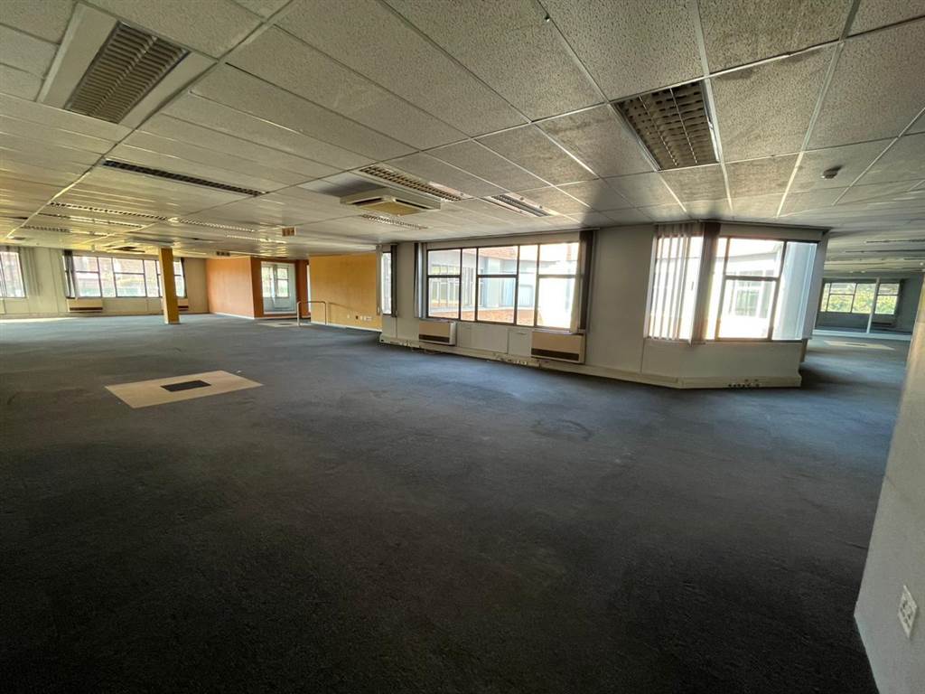 2200  m² Commercial space in Bedfordview photo number 16
