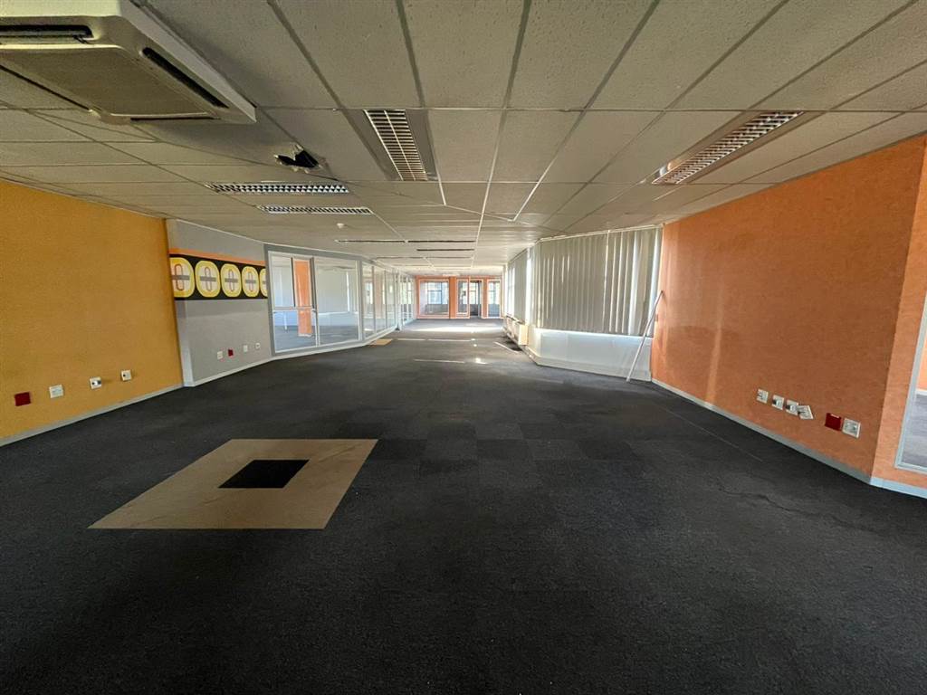2200  m² Commercial space in Bedfordview photo number 28