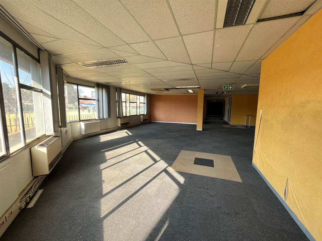 2200  m² Commercial space in Bedfordview photo number 18