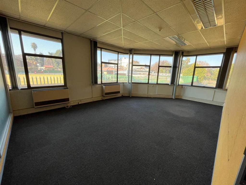 2200  m² Commercial space in Bedfordview photo number 30