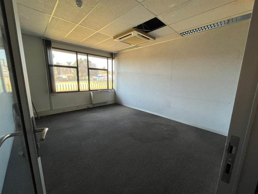 2200  m² Commercial space in Bedfordview photo number 27