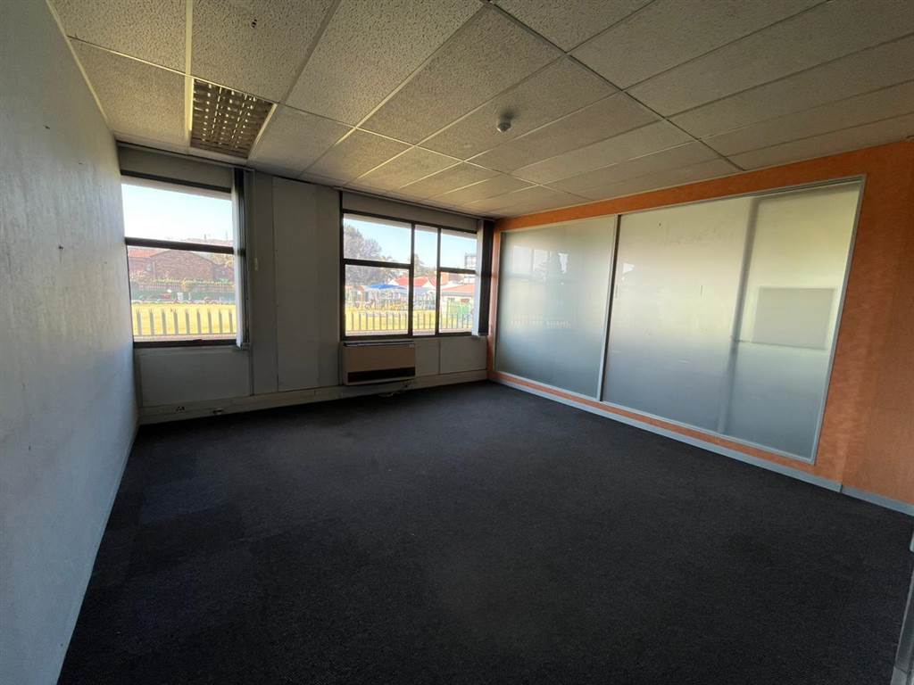 2200  m² Commercial space in Bedfordview photo number 29