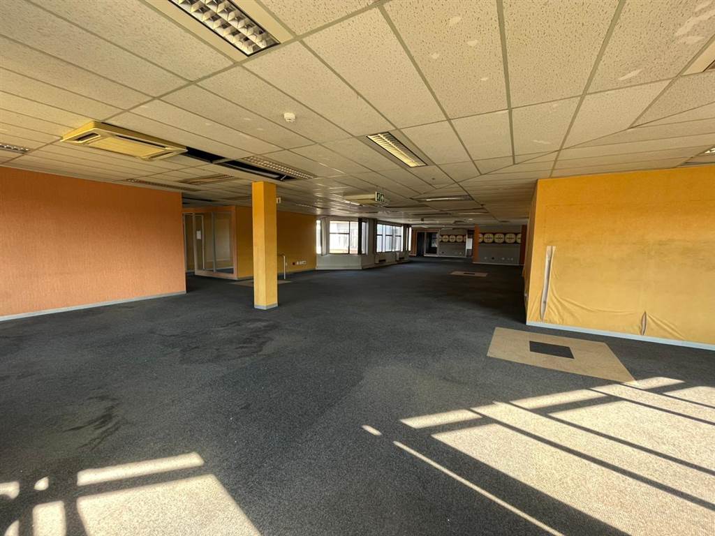 2200  m² Commercial space in Bedfordview photo number 20