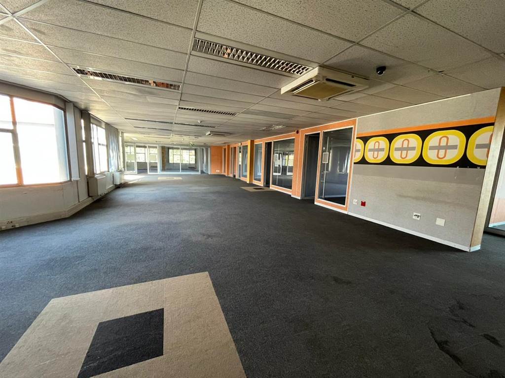 2200  m² Commercial space in Bedfordview photo number 14