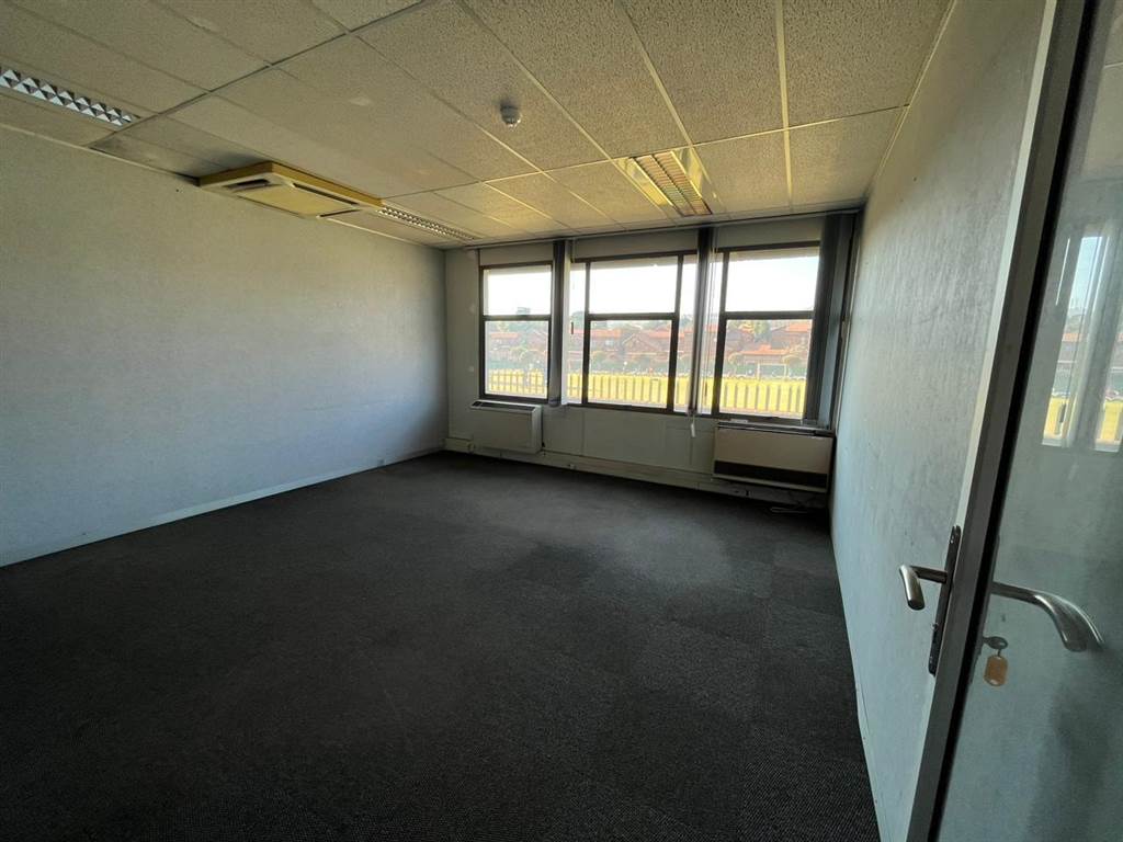2200  m² Commercial space in Bedfordview photo number 26