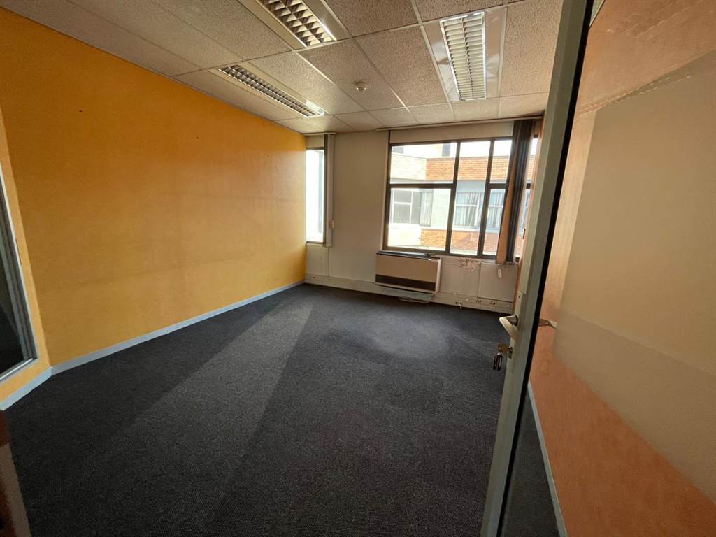 2200  m² Commercial space in Bedfordview photo number 25