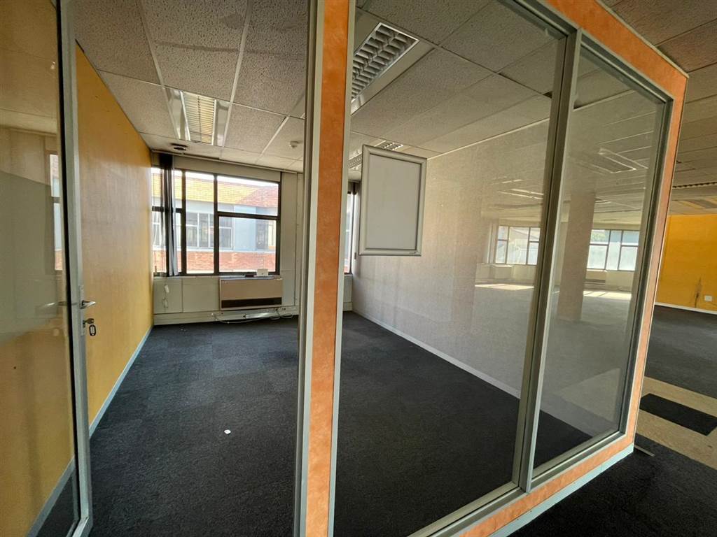 2200  m² Commercial space in Bedfordview photo number 23