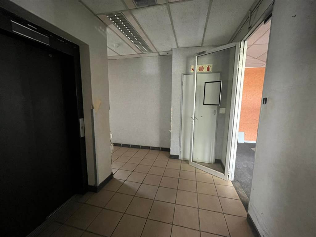 2200  m² Commercial space in Bedfordview photo number 8