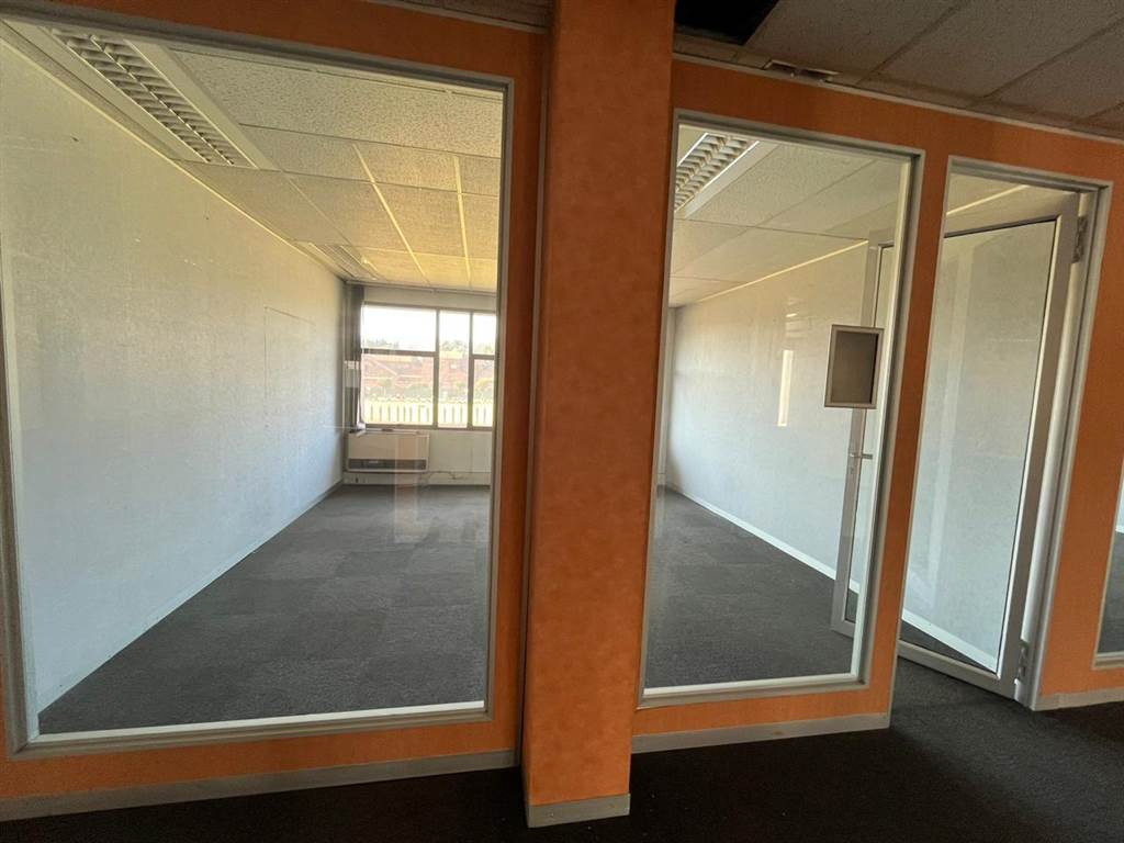 2200  m² Commercial space in Bedfordview photo number 24