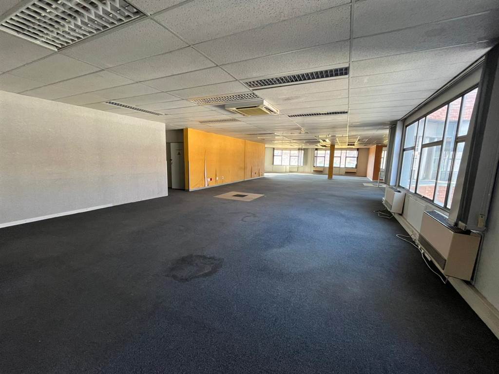 2200  m² Commercial space in Bedfordview photo number 15