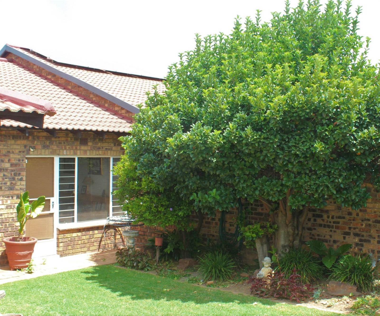 3 Bed Townhouse in Randpark Ridge photo number 2
