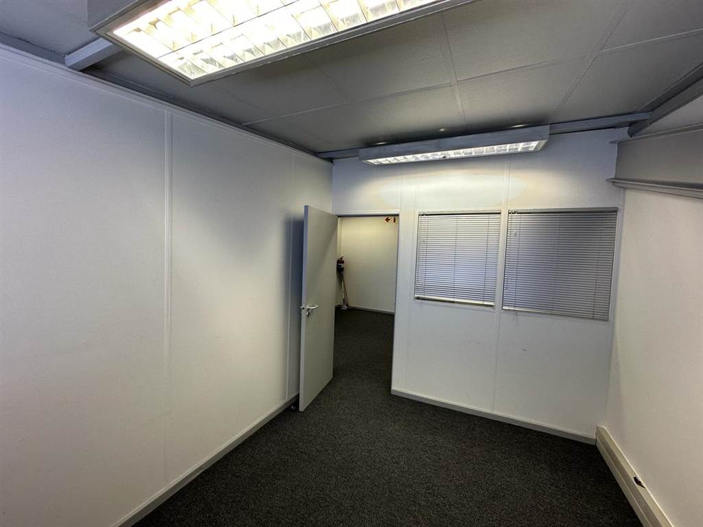 124  m² Commercial space in Observatory photo number 5