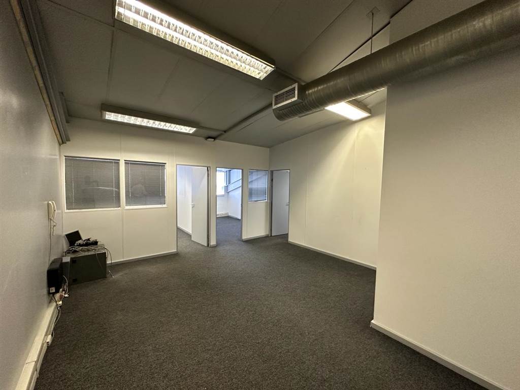 124  m² Commercial space in Observatory photo number 3