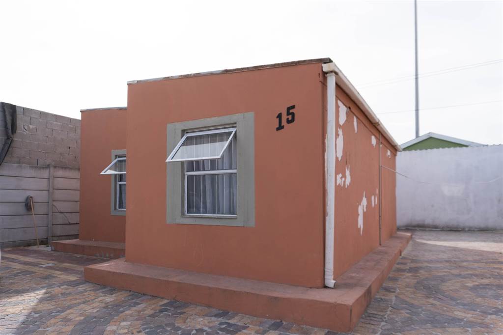 2 Bed House in Khayelitsha photo number 2