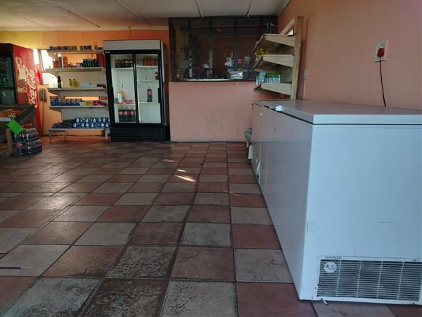 195 m² Retail Space 195 m² Retail Space