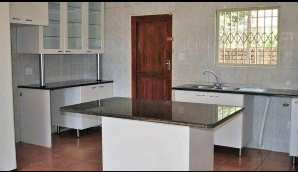 3 Bed Townhouse in Kyalami Hills photo number 6