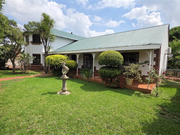 5 Bedroom House 5 Bedroom House