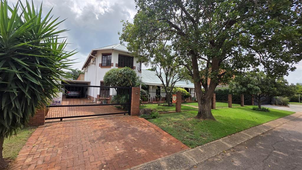 5 Bedroom House 5 Bedroom House