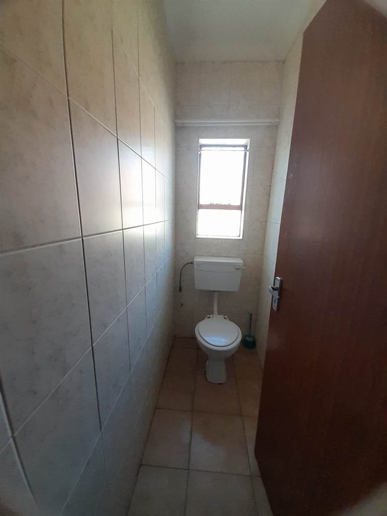 3 Bed House in Klipfontein photo number 7