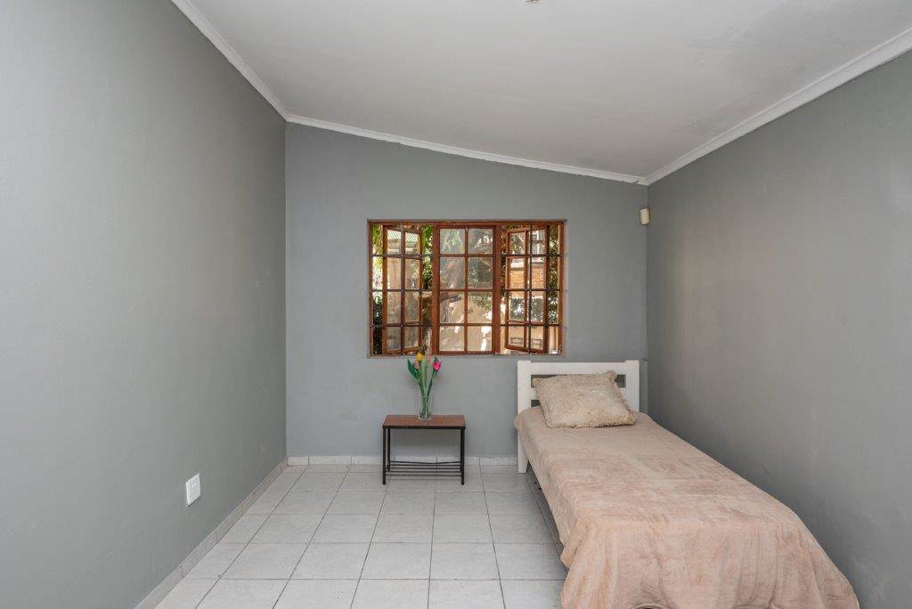 7 Bed House in Port Elizabeth Central photo number 8