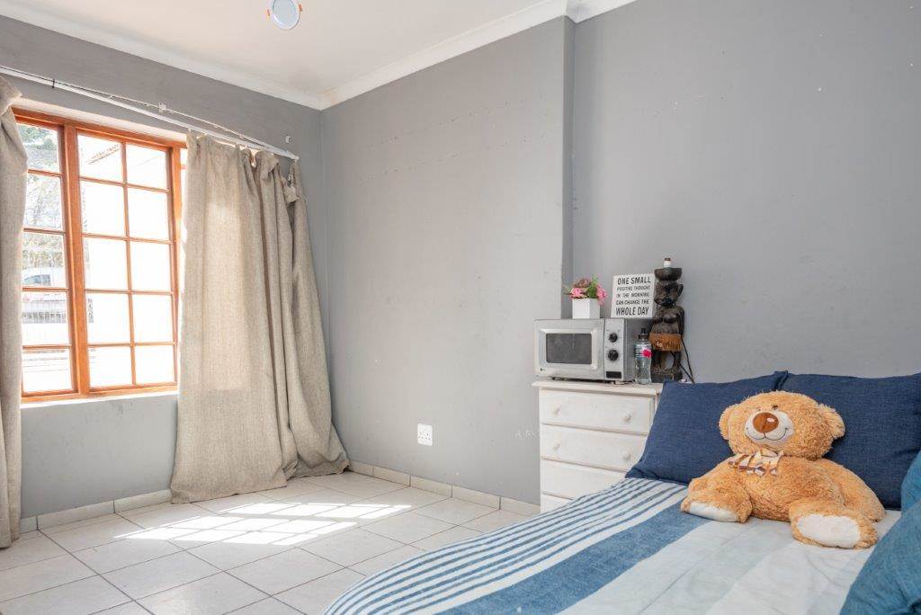 7 Bed House in Port Elizabeth Central photo number 16