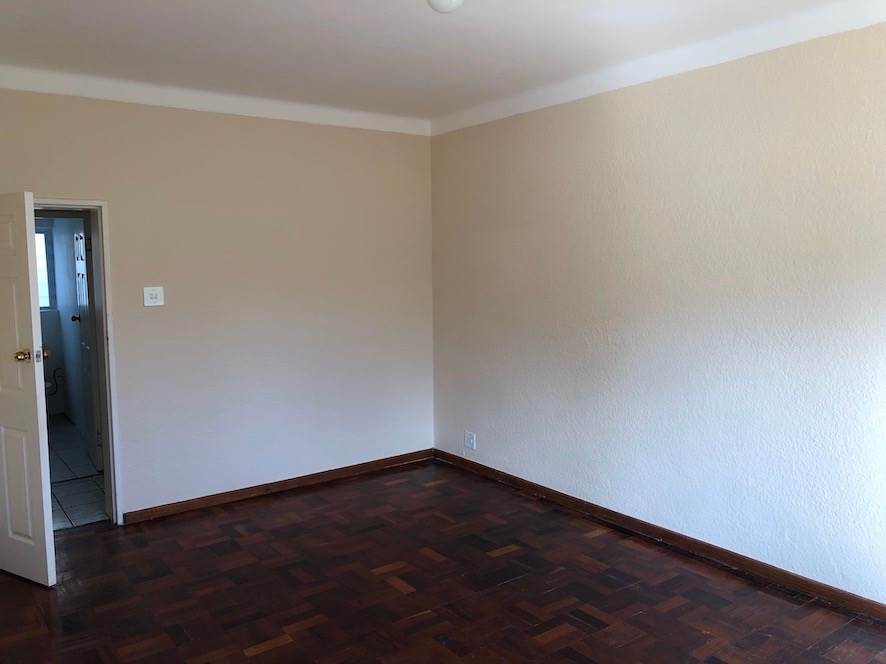 2 Bed Apartment in Wynberg Upper photo number 8