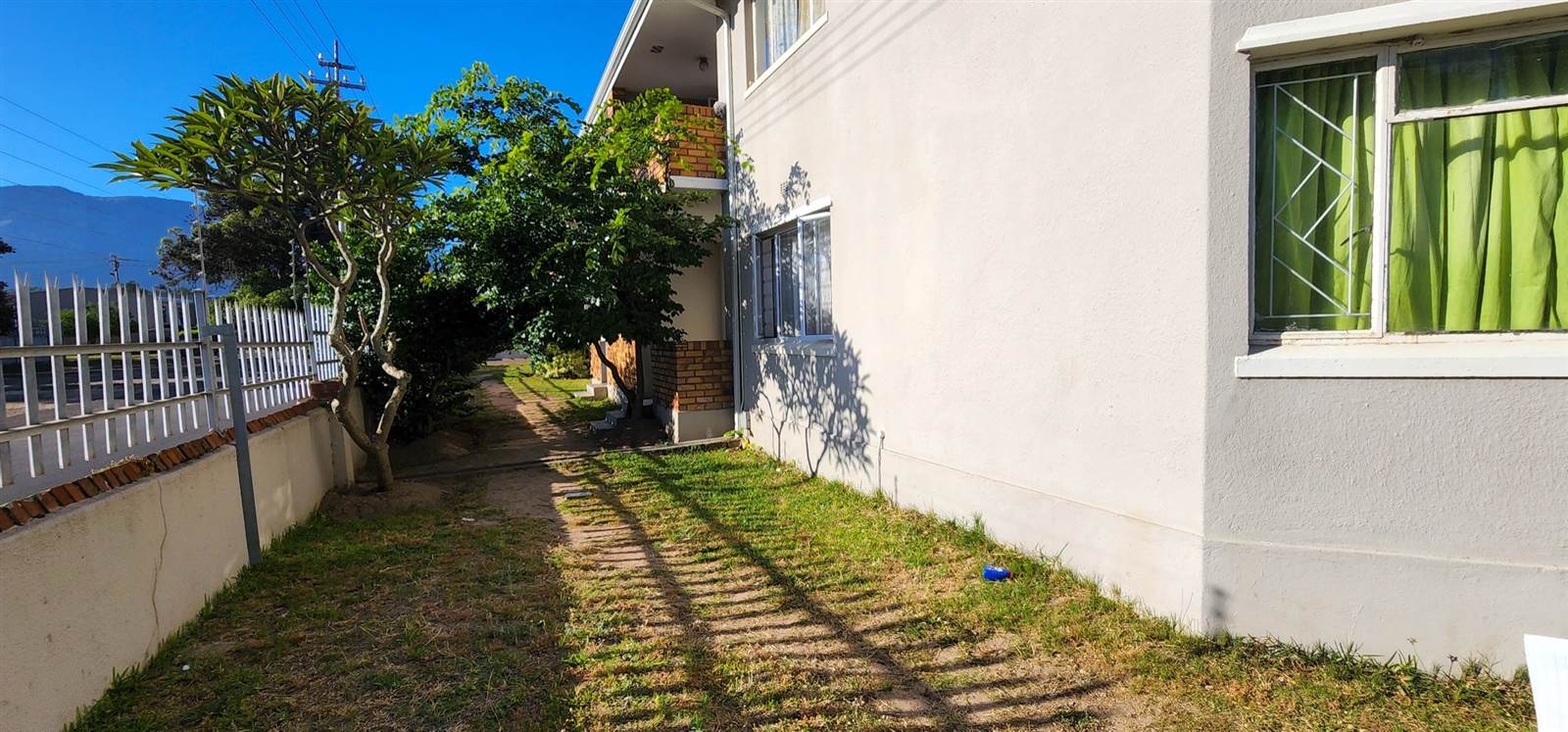2 Bed Apartment in Wynberg Upper photo number 2