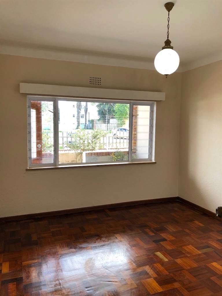 2 Bed Apartment in Wynberg Upper photo number 4