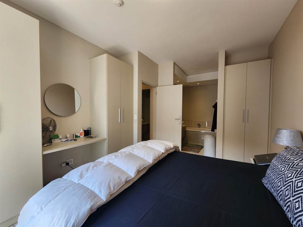 2 Bed Apartment in Rosebank photo number 10