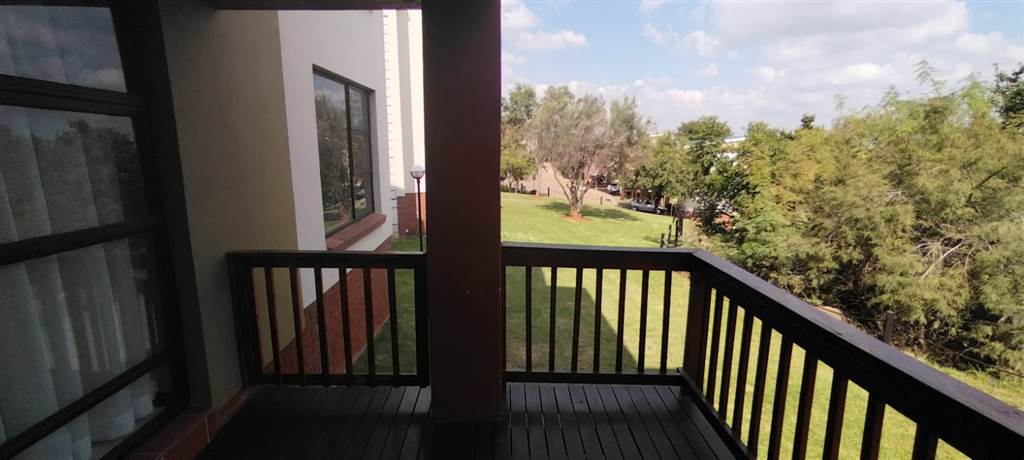2 Bed Townhouse in Glenvista photo number 12