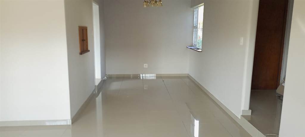 3 Bed House in New Redruth photo number 5