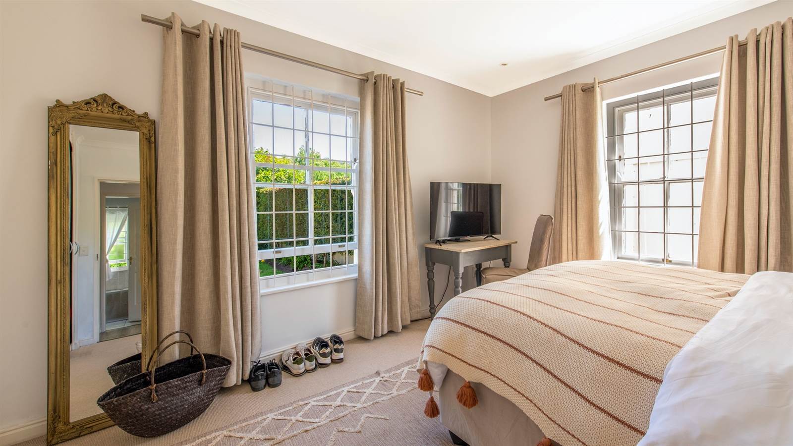 2 Bed Apartment in Franschhoek photo number 7
