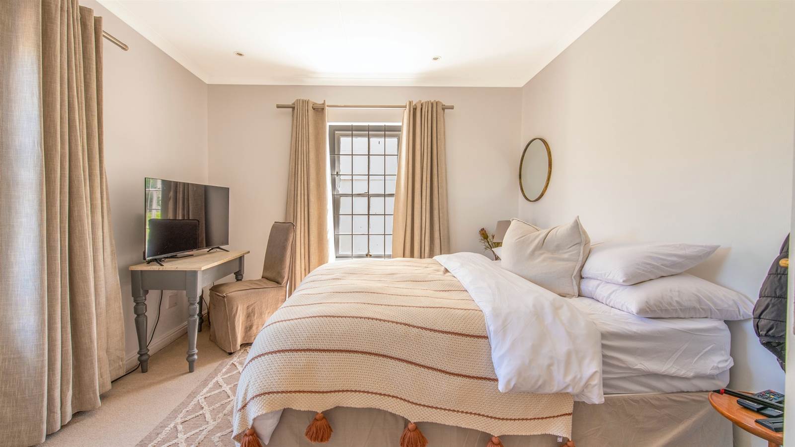 2 Bed Apartment in Franschhoek photo number 6
