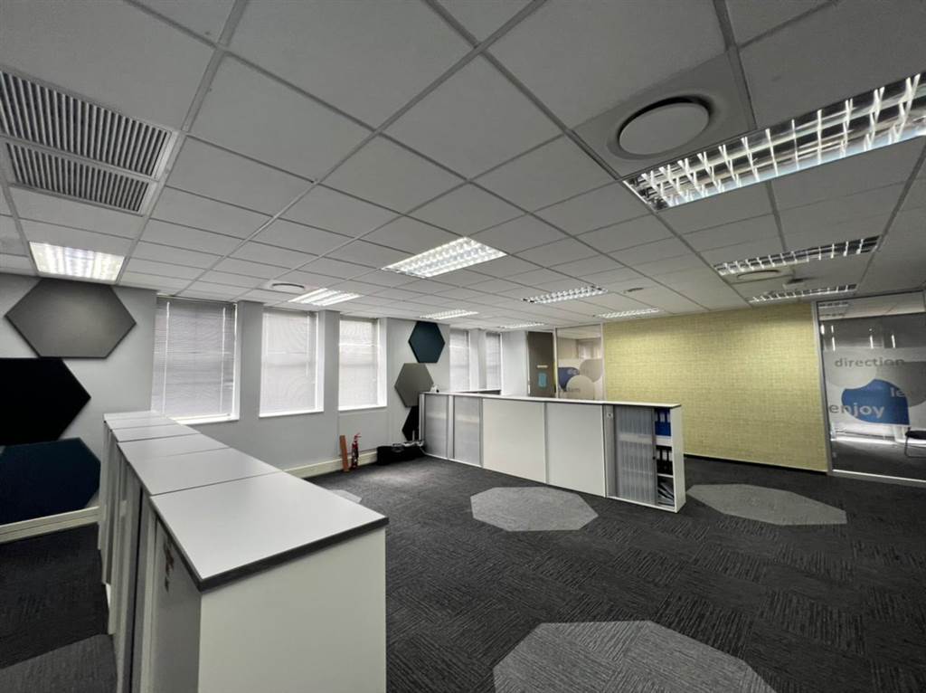300  m² Commercial space in Illovo photo number 15
