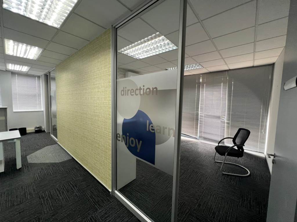300  m² Commercial space in Illovo photo number 10