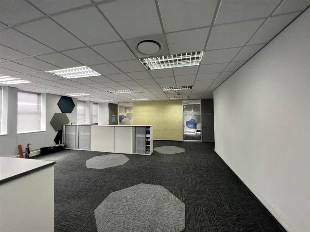 300  m² Commercial space in Illovo photo number 18