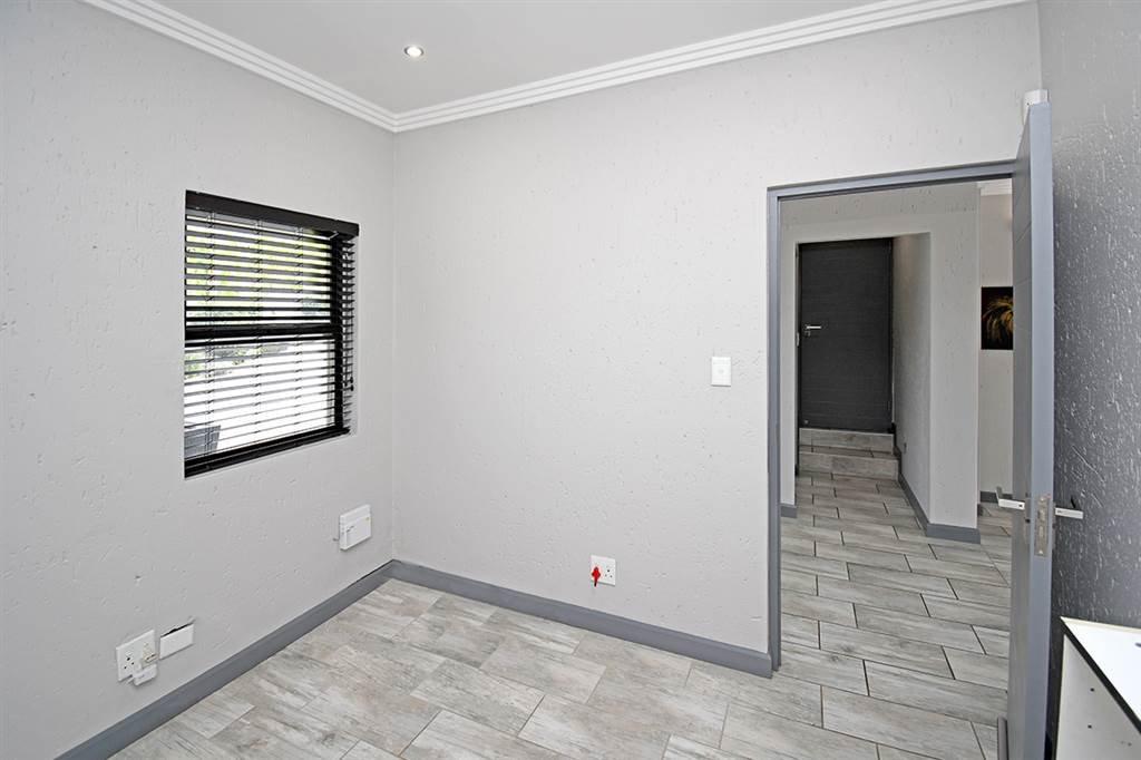 4 Bed House in Modderfontein photo number 6