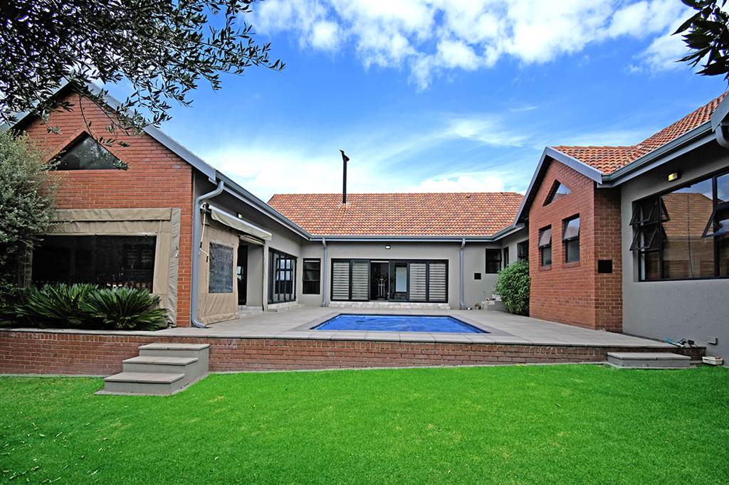 4 Bed House in Modderfontein photo number 3
