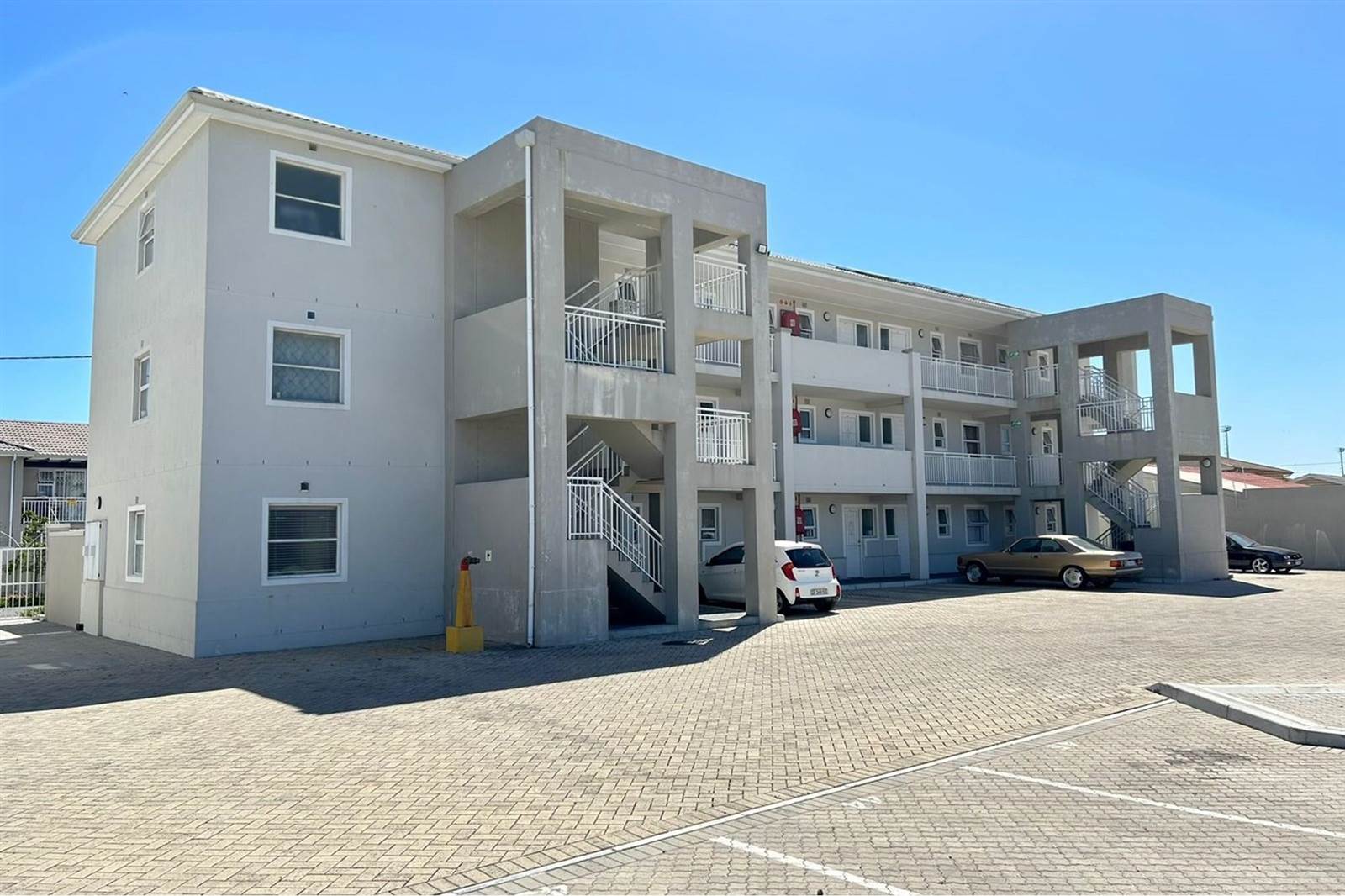 2 Bed Apartment in Parow Central photo number 14