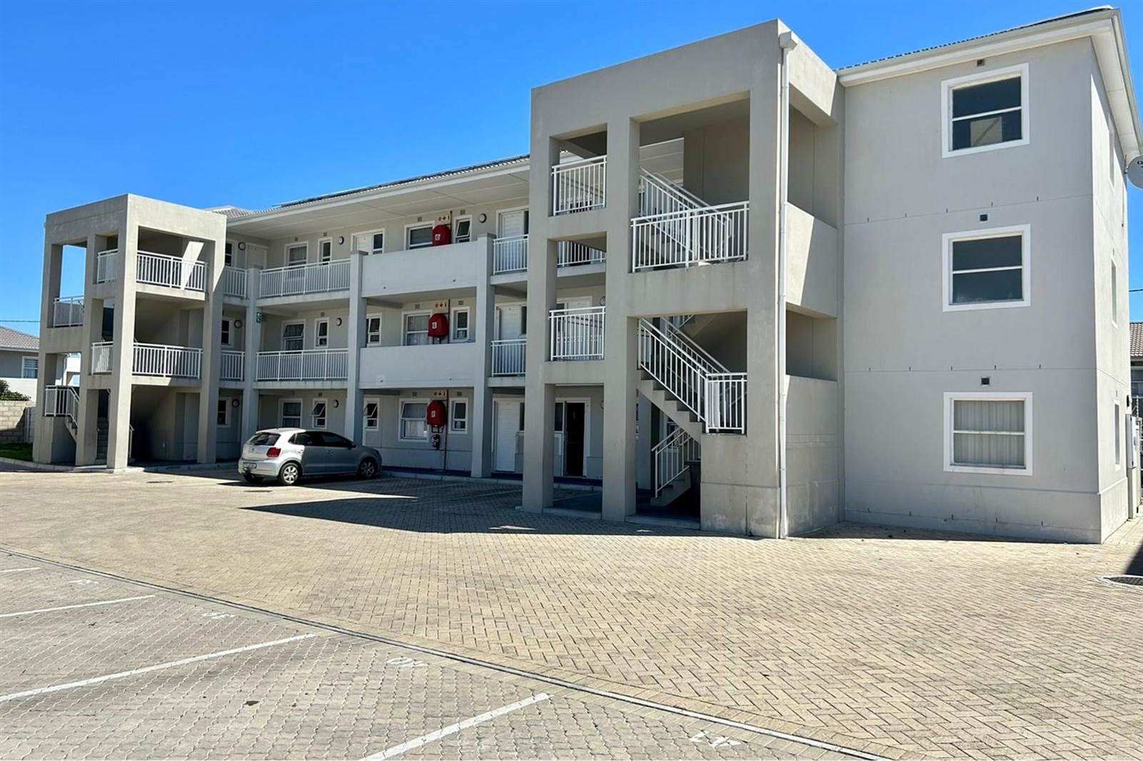 2 Bed Apartment in Parow Central photo number 15