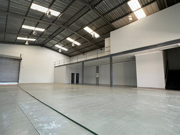 676  m² Industrial space