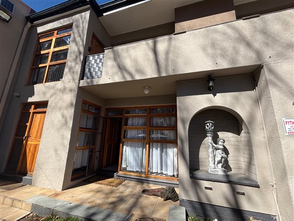 4 Bedroom Townhouse 4 Bedroom Townhouse