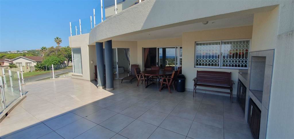 4 Bed Apartment in Uvongo photo number 1