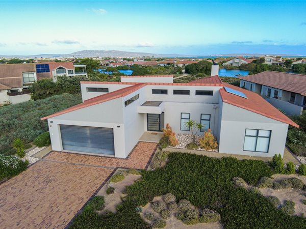 4 Bedroom House 4 Bedroom House